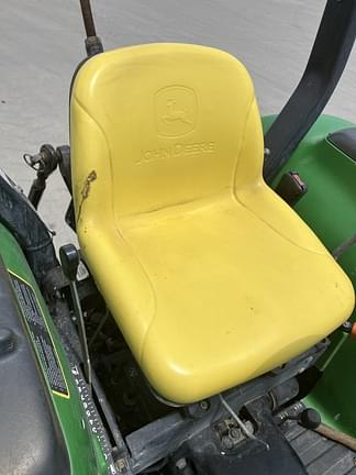 Image of John Deere 3038E equipment image 4