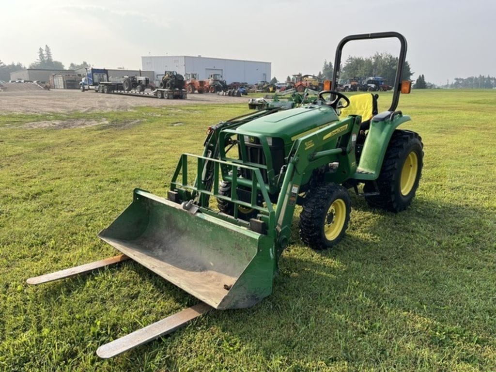 2013 John Deere 3038E Equipment Image0
