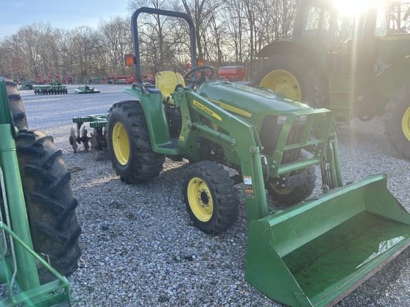 Image of John Deere 3038E equipment image 1