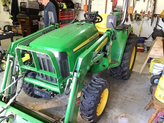 Image of John Deere 3038E equipment image 4