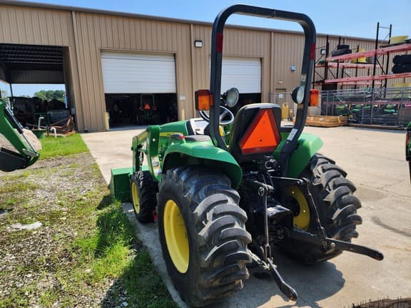 Image of John Deere 3038E equipment image 3