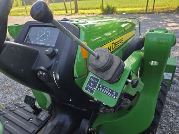 Image of John Deere 3038E equipment image 2