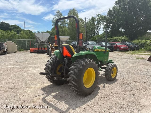 Image of John Deere 3038E equipment image 4