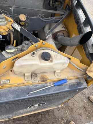 Image of John Deere 319D equipment image 4