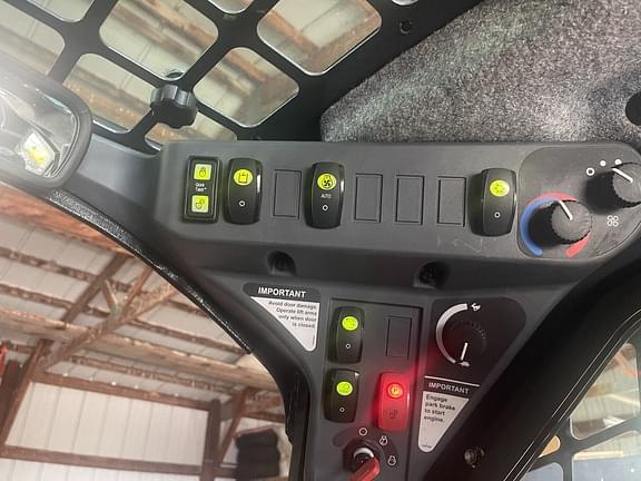 Image of John Deere 320D equipment image 3