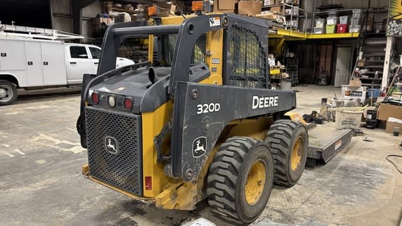 Image of John Deere 320D equipment image 4
