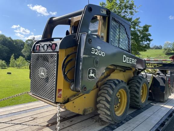 Image of John Deere 320D equipment image 4