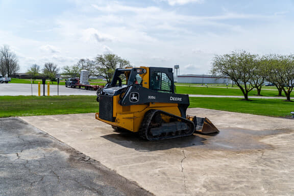 Image of John Deere 320D equipment image 4