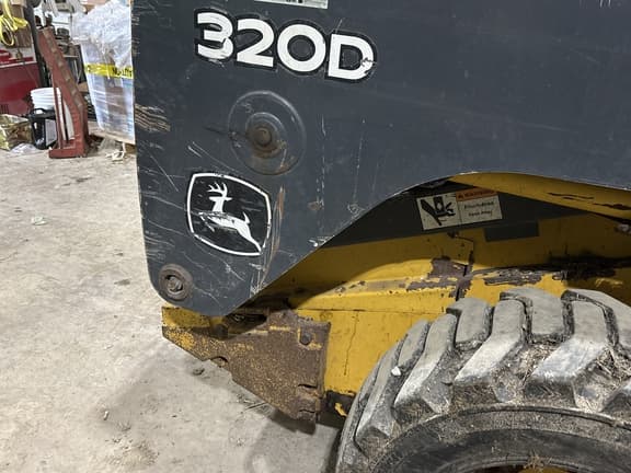 Image of John Deere 320D equipment image 4