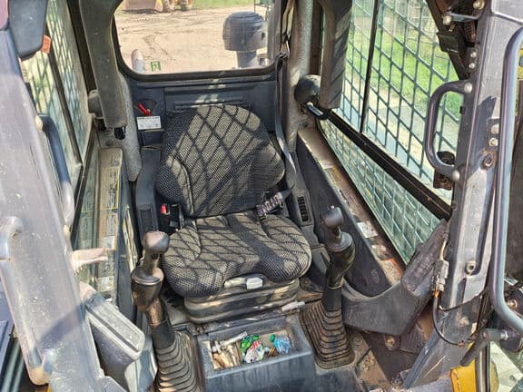 Image of John Deere 320D equipment image 3