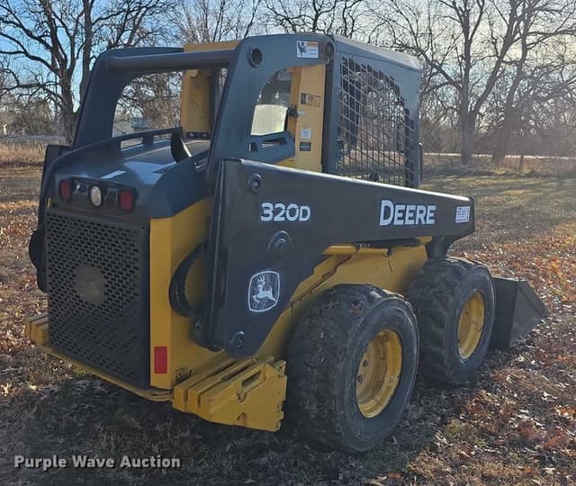 Image of John Deere 320D equipment image 4