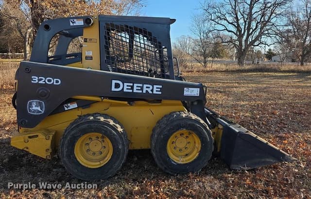 Image of John Deere 320D equipment image 3