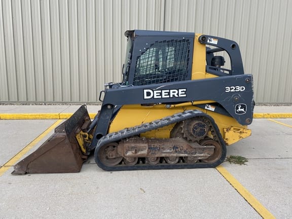 Main image John Deere 323D