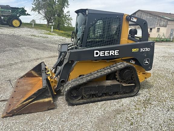 Image of John Deere 323D equipment image 3