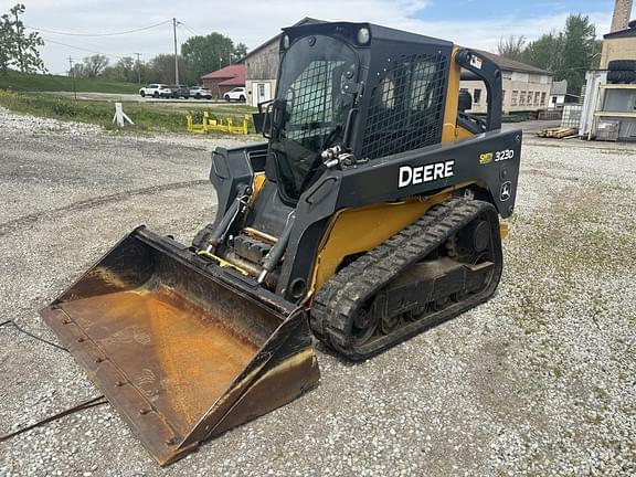 Image of John Deere 323D equipment image 2