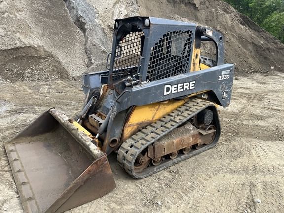 2013 John Deere 323D Equipment Image0