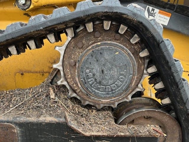 Image of John Deere 323D equipment image 4