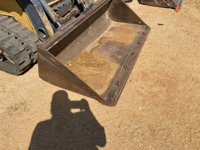 Image of John Deere 323D equipment image 4