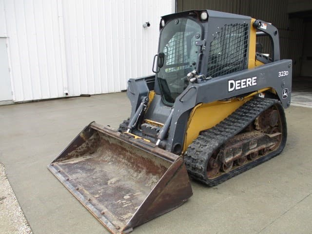 Image of John Deere 323D equipment image 4