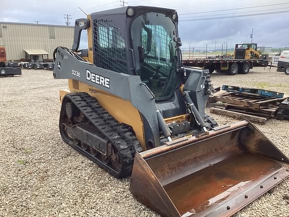 Image of John Deere 323E equipment image 1
