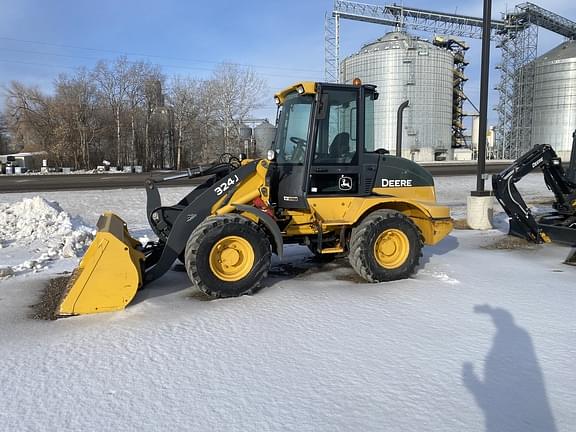 Image of John Deere 324J equipment image 4