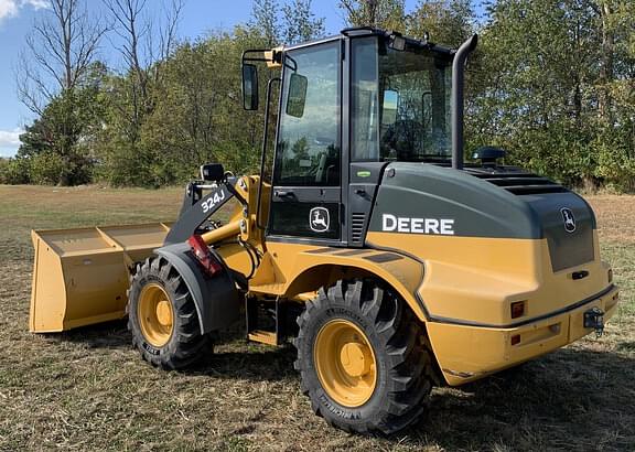 Image of John Deere 324J equipment image 4