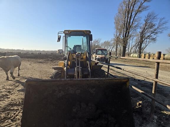 Image of John Deere 324J equipment image 3