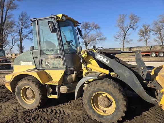 Image of John Deere 324J equipment image 2