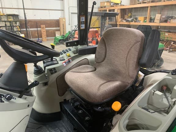 Image of John Deere 3320 equipment image 4