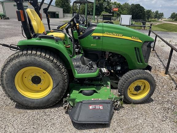 Image of John Deere 3320 equipment image 3