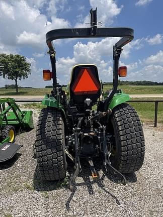 Image of John Deere 3320 equipment image 2