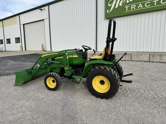 Image of John Deere 3320 equipment image 2