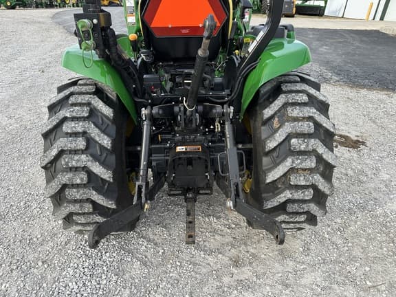 Image of John Deere 3320 equipment image 3