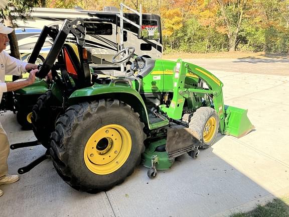 Image of John Deere 3320 equipment image 2