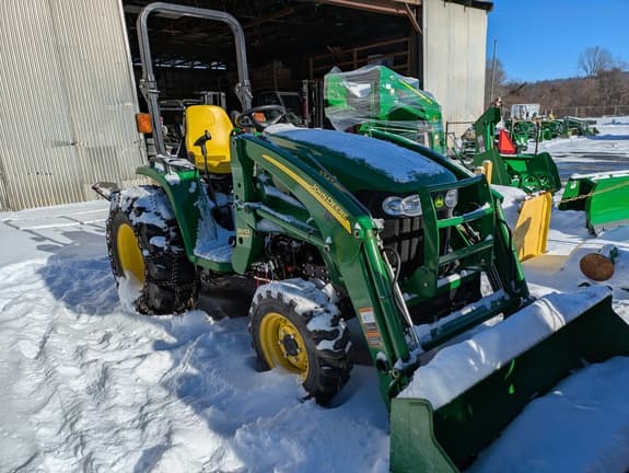 Image of John Deere 3320 equipment image 3