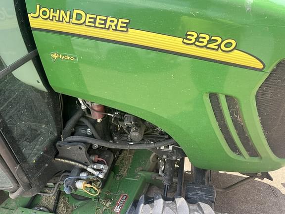 Image of John Deere 3320 equipment image 2