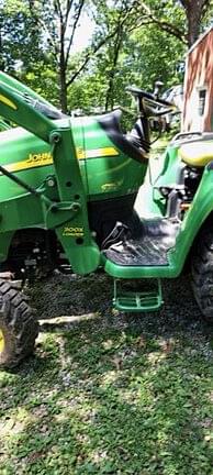 Image of John Deere 3320 equipment image 1