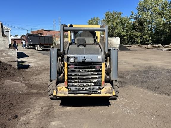 Image of John Deere 332E equipment image 4