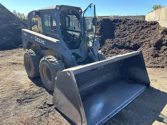 Image of John Deere 332E equipment image 2