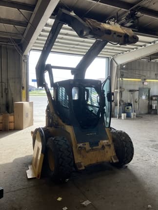 Image of John Deere 332E equipment image 4