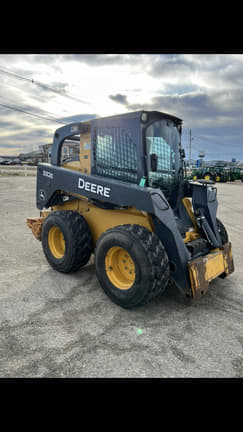 Image of John Deere 332E equipment image 2