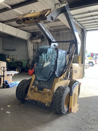 Image of John Deere 332E equipment image 3