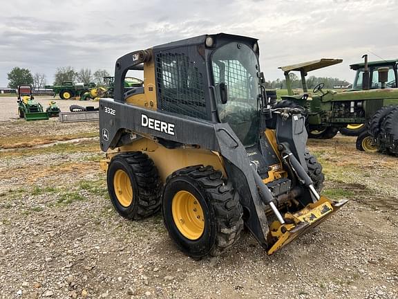 Image of John Deere 332E Primary image