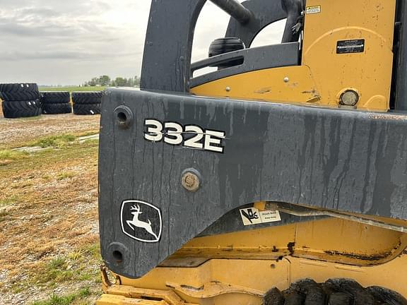 Image of John Deere 332E equipment image 3