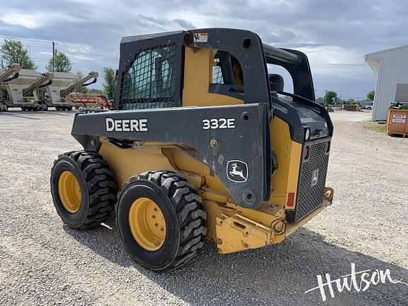Image of John Deere 332E equipment image 3