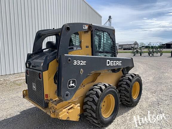 Image of John Deere 332E equipment image 4