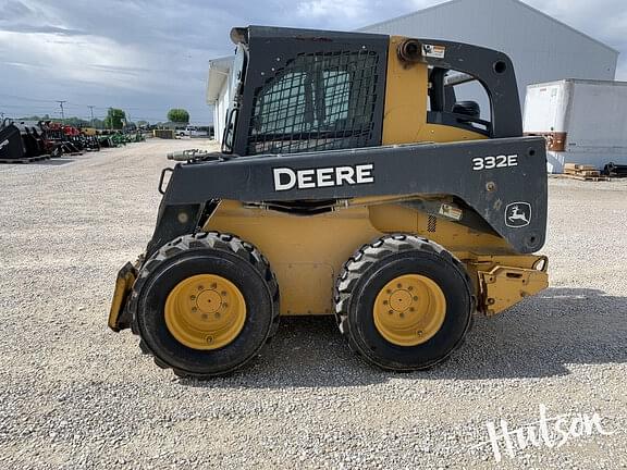 Image of John Deere 332E equipment image 2