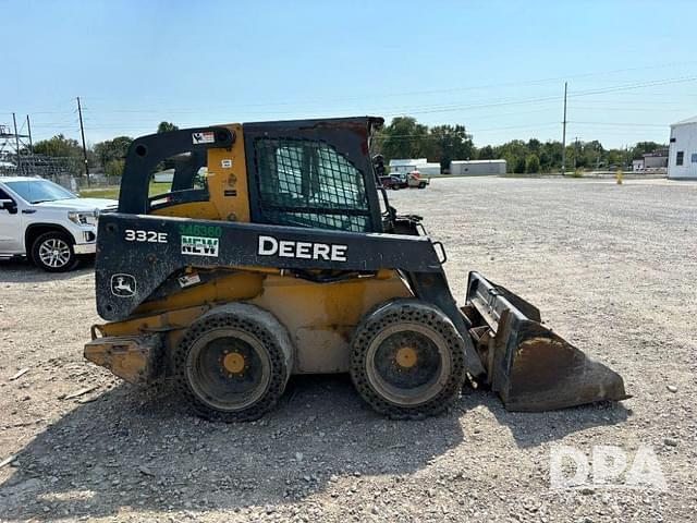 Image of John Deere 332E equipment image 4