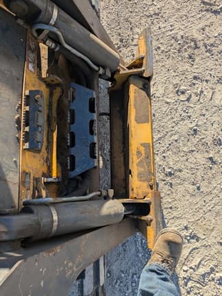 Image of John Deere 333E equipment image 4