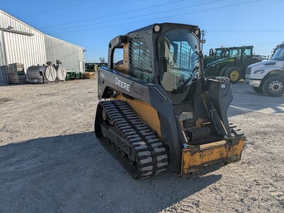 Image of John Deere 333E equipment image 1